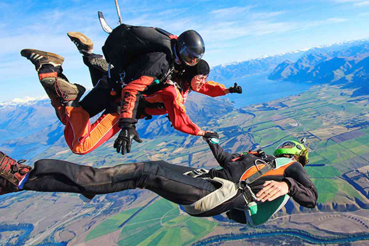 Skydivewanakafront